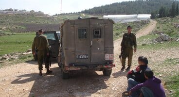 Palestinian children detained from IDF during harvesting