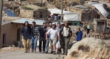 2012-02-03 One hundred settlers enter in the Palestinian village of At-Tuwani escorted by IDF
